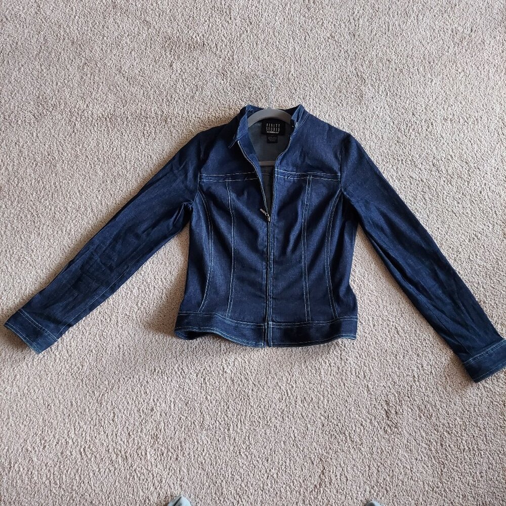Finity Studio thin and fit denim jacket. Size6P. 98% Cotton, 2% Spandex